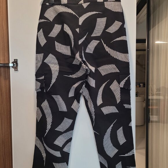 Elegant Pant with Side Placed Pockets - Picture 2 of 5